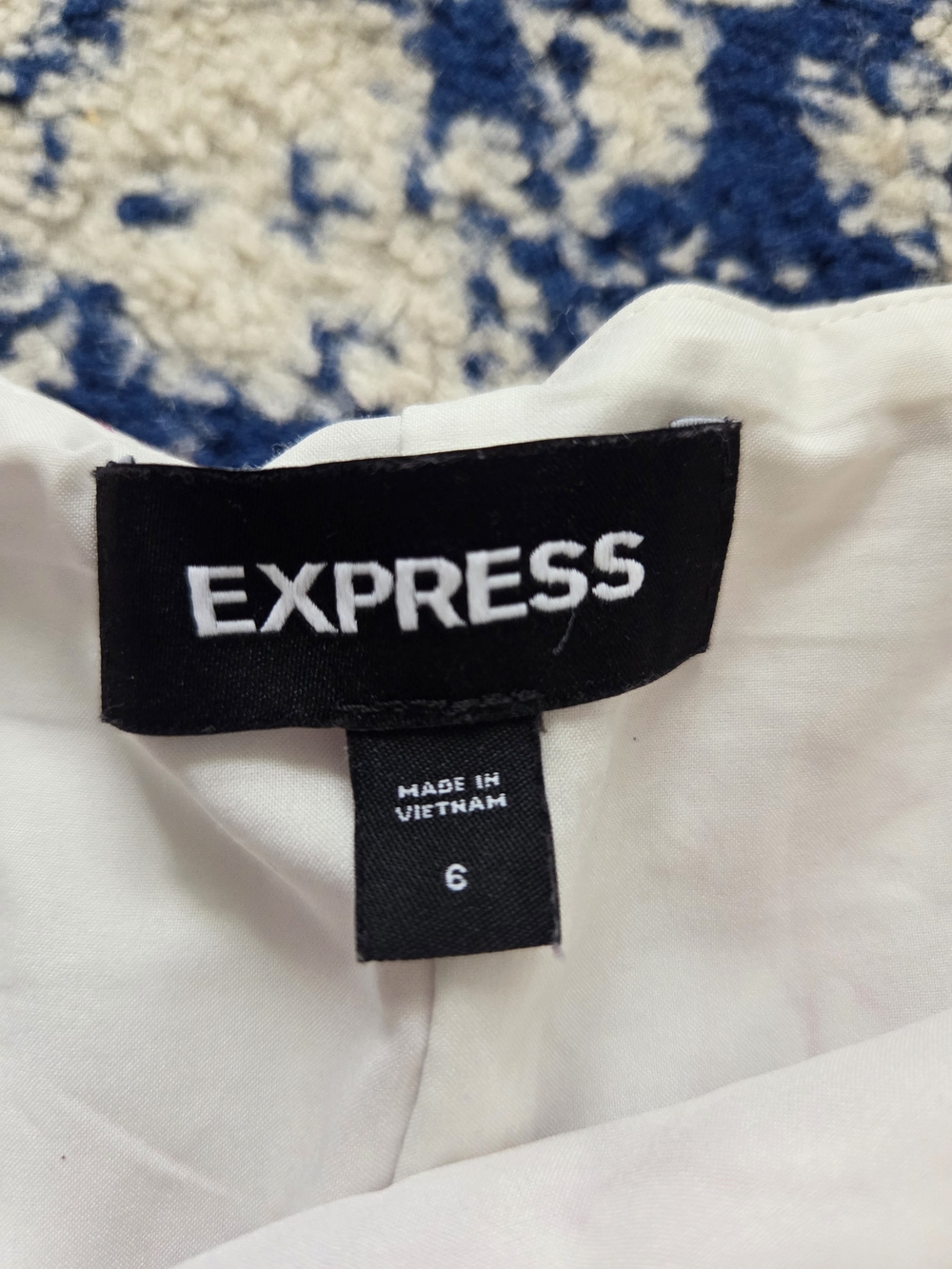 Express High Waist Floral Print Shorts - White & Pink - Picture 2 of 4